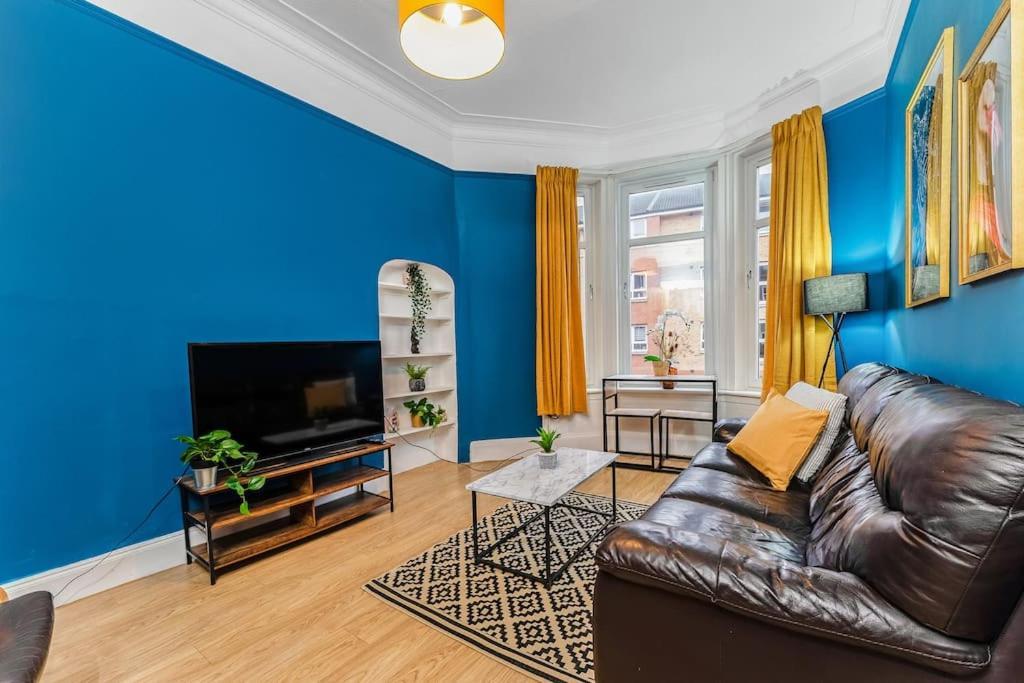 Traditional 1-Bed Flat In Southside Glasgow Exterior foto